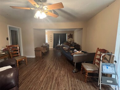 11615 Kirkhollow Dr, Houston, TX 77089 - photo 2