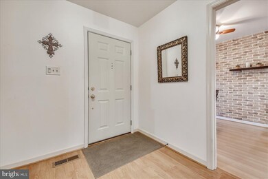 11202 Empire Ln, Rockville, MD 20852 - photo 2