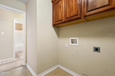 AZALEA LAUNDRY ROOM