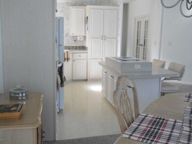 DINING & KITCHEN