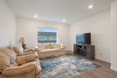 941 E Citadel Ln, Saratoga Springs, UT 84045 - photo 5