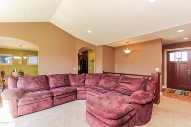 005-Living_Room-2084318-medium
