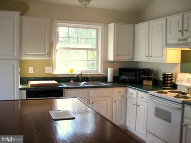 805 Moorefield Dr, Ruther Glen, VA 22546 - photo 4