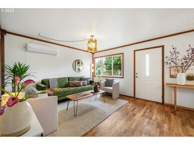 Living Room/Entrance