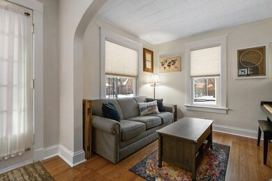 03_606Howard_165_LivingRoom_LowRes