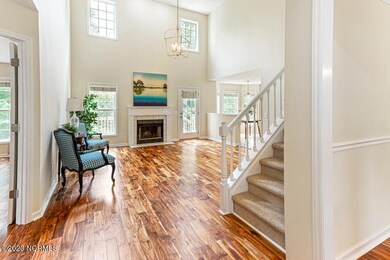 Foyer into home