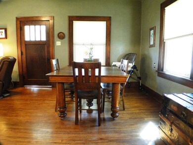 6-Dining Space