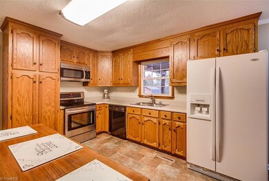 892 Rockcliff Terrace, Asheboro, NC 27205 - photo 5