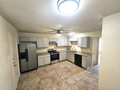 Newlly remodeled kitchen with lots of cabinets and
