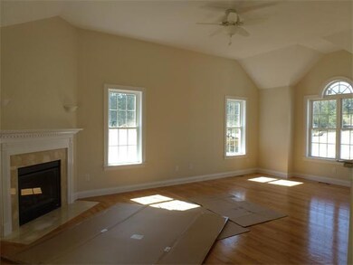 8 Darrell Dr, Littleton, MA 01460 - photo 3