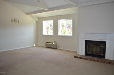 3 Village Cir unit 405, Stroudsburg, PA 18360 - photo 2