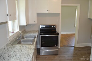 425 N Center St, Statesville, NC 28677 - photo 2