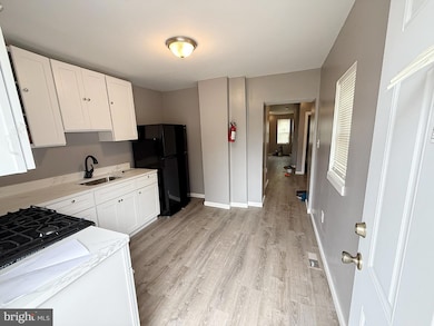 917 S 8th St, Camden, NJ 08103 - photo 2