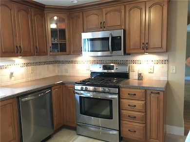 20 Brewster Dr, Warwick, RI 02889 - photo 3