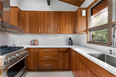 118 E Hill Dr, Cranston, RI 02920 - photo 5