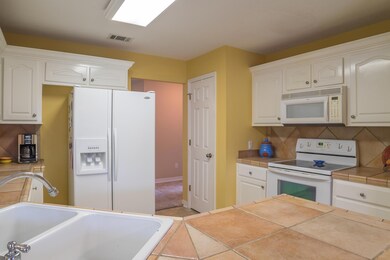 KITCHEN (2)