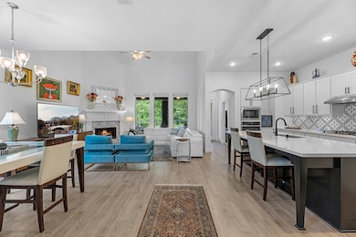 Open concept features the dinning area, breakfast
