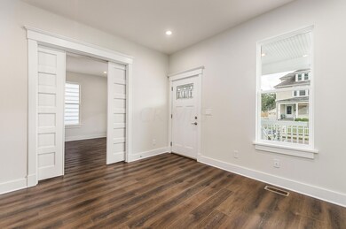 R - Gilbert St 034