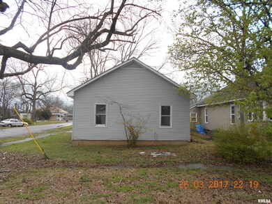 121 Midkiff St, Harrisburg, IL 62946 - photo 2