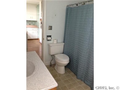 Bathroom 1st floor full bath with tub/shower combo