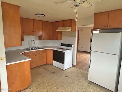 109 1/2 Roosevelt St, Minerva, OH 44657 - photo 5