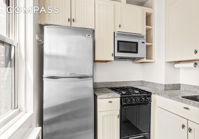 310 E 49th St unit 7B, New York, NY 10017 - photo 5