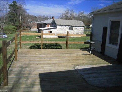 Another view of the large deck.