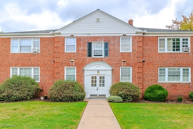 2401 Euclid Heights Blvd unit A6, Cleveland, OH 44106 - photo 2