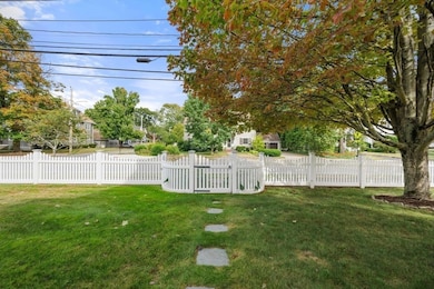 719 Webster St, Needham, MA 02492 - photo 3