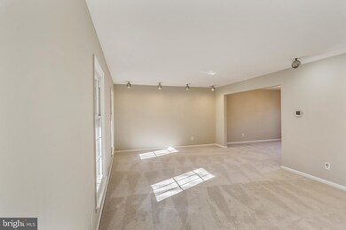 12413 Goldfinch Ct, Potomac, MD 20854 - photo 6