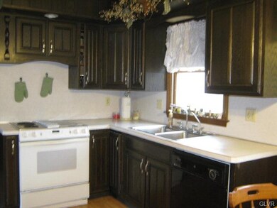 973 Valley Rd, Tamaqua, PA 18252 - photo 5