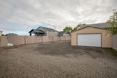 3766 Jane Ann Ln, White City, OR 97503 - photo 4