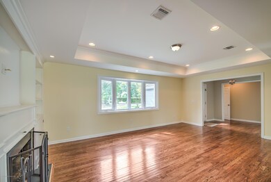 003_LIVING ROOM