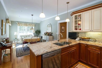 Eat-in Kitchen