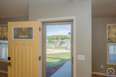 1129 SW Red Oaks Ct, Topeka, KS 66615 - photo 5