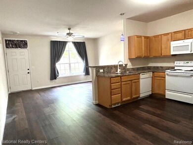 14579 Vauxhall Dr unit 84, Sterling Heights, MI 48313 - photo 6