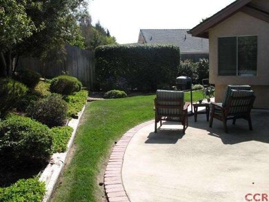 Looking toward front and side gate access. The win