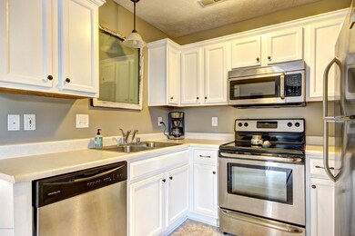 6927 Arbor Creek Dr unit 65, Louisville, KY 40228 - photo 6