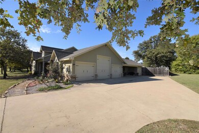 715 Clear Water Ct, Corsicana, TX 75109 - photo 6