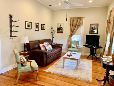 514 W College St, Fredericksburg, TX 78624 - photo 6