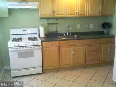 462 Lambert Ct, Halethorpe, MD 21227 - photo 2