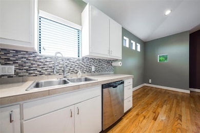 3027 Buttercup St, Houston, TX 77063 - photo 6