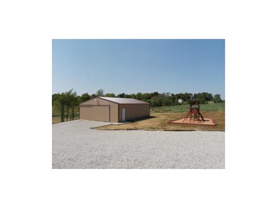 40x30 outbuilding w/ elect. & concrete