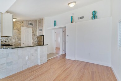 312 Sampson Ave Seaside-large-022-17-Liv