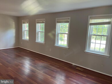 9003 Streamview Ln, Vienna, VA 22182 - photo 6