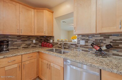 GRANITE COUNTERS STAINLESS APPLIANCES