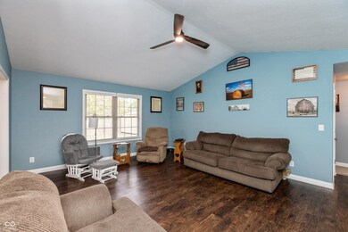 1839 Richards Dr, Seymour, IN 47274 - photo 4