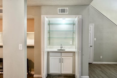 3200 S Gessner Rd unit 204, Houston, TX 77063 - photo 6