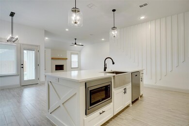 924 Rodgers Ave, Godley, TX 76044 - photo 5