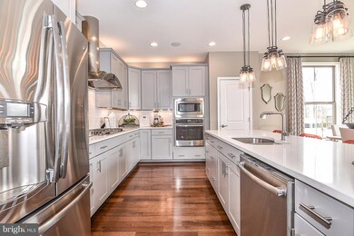 42346 Leeds Field Dr, Chantilly, VA 20152 - photo 2